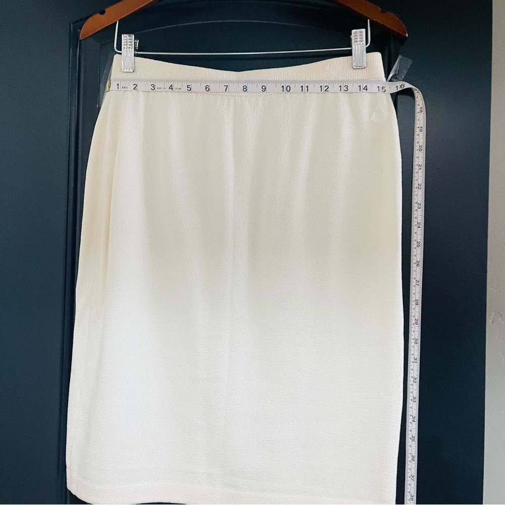 St. John collection Women's Cream Sweater and White skirt set - Picture 12 of 12
